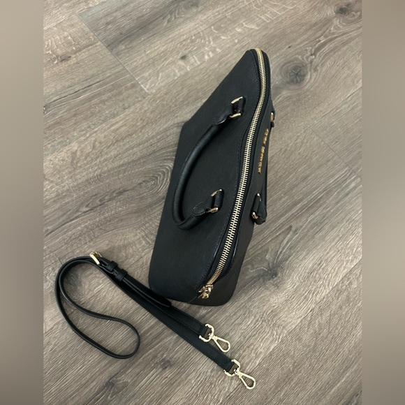 Michael Kors Cindy Dome LG Satchel Black & Gold Saffiano Leather - Picture 4 of 12